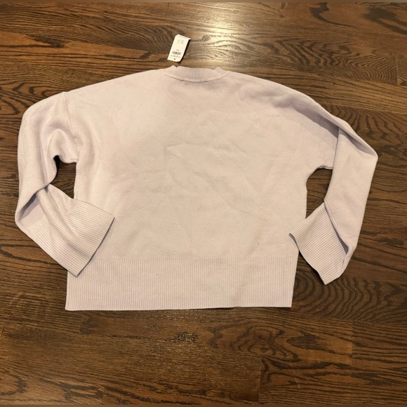 Abercrombie sweater lavender small NWT - Picture 4 of 5